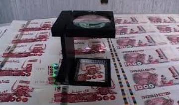 قاصران يحترفان تقليد العملة الوطنية بالمسيلة