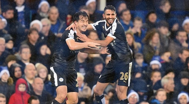 محرز يسجل هدفين ليقود ليستر إلى مواصلة انتصاراته في الدوري الإنجليزي بالفوز 3-2 على إيفرتون