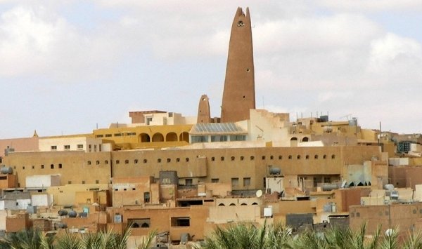 مواطنو وأعيان غرداية يكرّمون الجيش