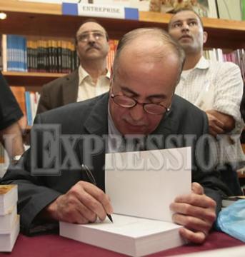 Karim Younès écrit et rassemble