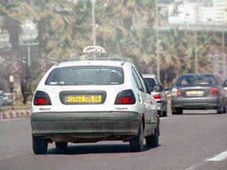 Des «taxieurs» contestent le nouvel habillage