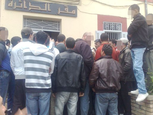 Mouvement de protestation devant la mairie