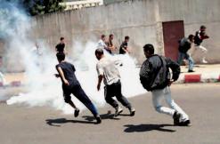 فيما تم اقتناء السميد والقهوة من سطيف لاستكمال قفة رمضان              اشتباكات عنيفة بين الشرطة والعائلات المعوزة تخلف العديد من الجرحى بعنابة