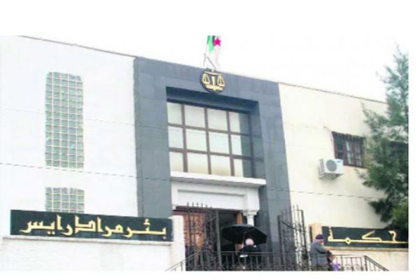 ممرض بمستشفى باب الوادي متهم بترويج الأقراص المهلوسة