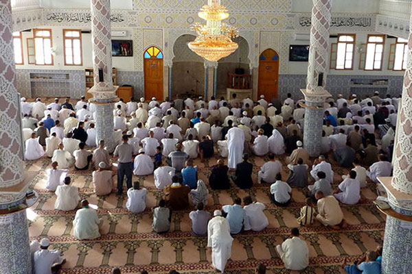 إفريقي يعتنق الإسلام بالبليدة