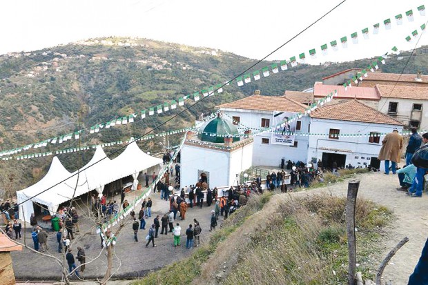 Recueillement aujourd'hui sur la tombe de Hocine Aït Ahmed