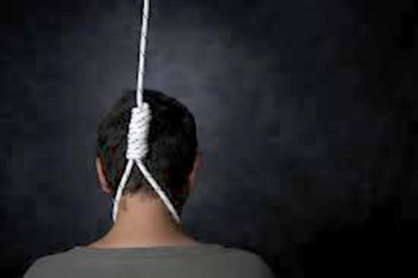 شاب يحاول الانتحار شنقا بسبب شجار مع والده بالوادي