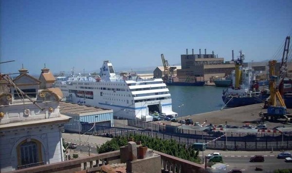 حجز 5000 مسدس وصاعق كهربائي بميناء عنابة