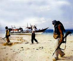 عائلات البحارة المختطفين تقرر جمع التبرعات المالية لدفع الفدية للقراصنة