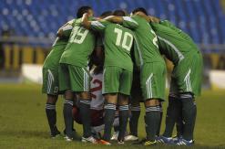 حضرته وجوه رياضية عديدة              ميلة تكرم مدرب المنتخب العسكري مهداوي