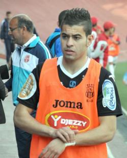 جحنيط يفسخ عقده مع العربي الكويتي و يقترب من وفاق سطيف