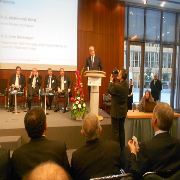 Sellal appelle les opérateurs allemands à investir en Algérie
