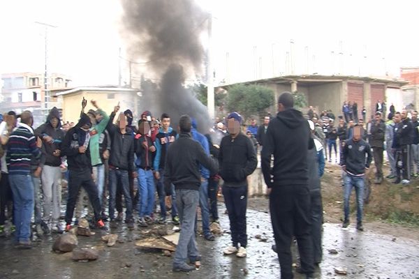 جرحى وموقوفون في مواجهات عنيفة بين الدرك ومحتجين بعنابة