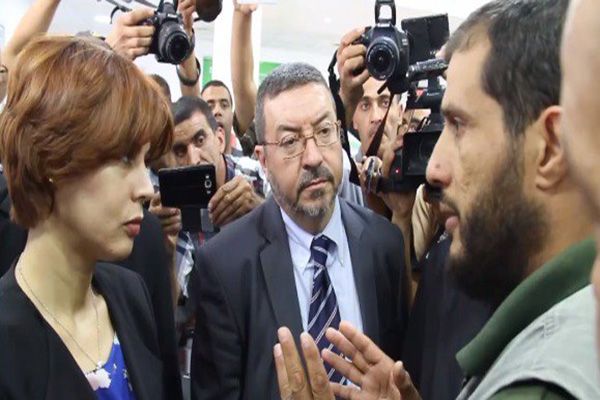 بطالون وموظفون يستقبلون فرعون بالاحتجاجات في النعامة