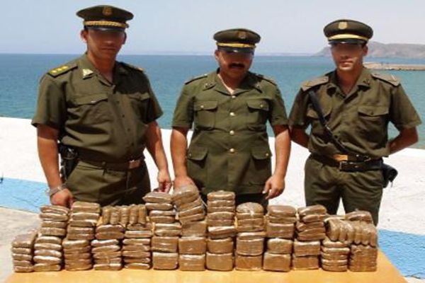 أمواج البحر تلفظ 30 كيلوغراما من الكيف بسكيكدة