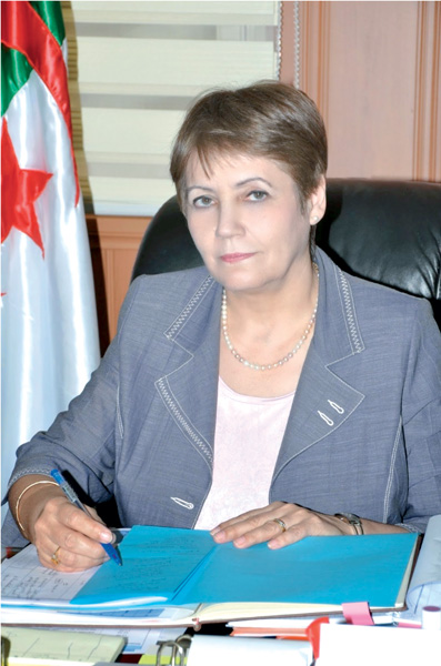 نورية بن غبريط لدى زيارتها لولاية أدرار