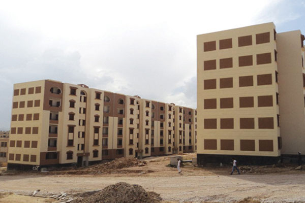 والي إيليزي يعاين حي السكنات الجاهزة بمدينة إن أمناس