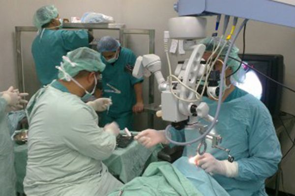 عمليات جراحية مجانية للعيون لفائدة 150 مريض بالوادي