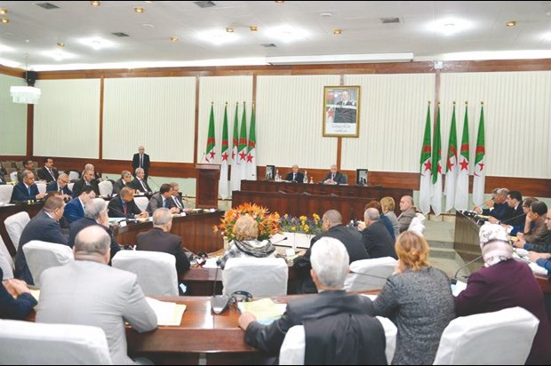 Entre cafouillage et faux-semblants