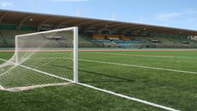 أربع مباريات دون جمهور لمولودية وهران وشباب عين الفكرون