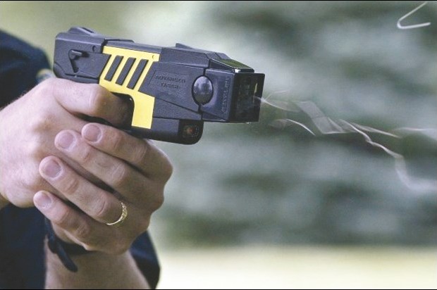 Commercialisation de pistolets à décharge électrique