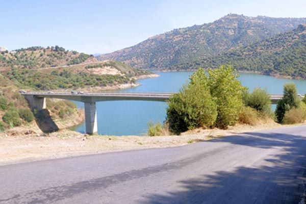 المياه القذرة تهدّد سد تاقسبت بتيزي وزو