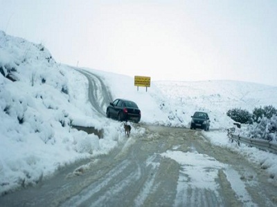 الثلوج تشل وتقطع الطرقات ببرج بوعريريج