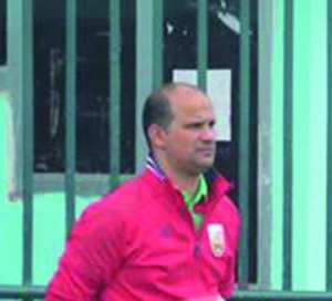 عمروش يشعل المنافسة بين اللاعبين قبل موقعة غليزان