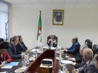 Grine insiste sur le rôle des radios communautaires