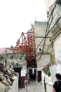 Des murs étayés en attendant la restauration