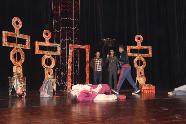 العرض العام لمسرحية 