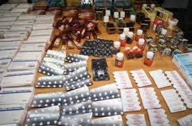 الإطاحة بمروج بحوزته 570 قرص مهلوس وأسلحة بيضاء محظورة بسعيدة