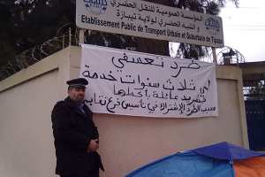 عامل مطرود من مؤسسة النقل الحضري بتيبازة يضرب عن الطعام