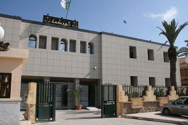 6 أشهر حبسا غير نافذ لأستاذين بجامعة سيدي بلعباس