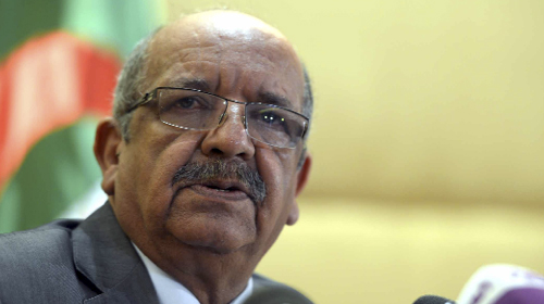 L'Algérie réitère sa position pour le dialogue politique