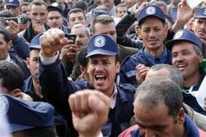 وقفة احتجاجية وطنية للحرس البلدي بتيارت