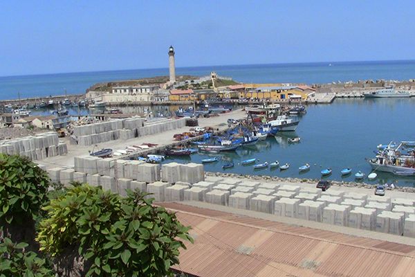 سكان الحمدانية بتيبازة يتساءلون عن مصيرهم بعد تجسيد الميناء الجديد