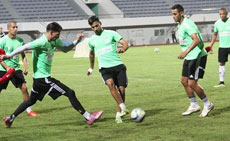 EN / Alors que le retour de Halliche est différé