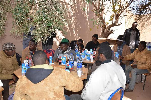 مجموعة تضامنية تخصص فطورا مجانيا للأفارقة بباتنة