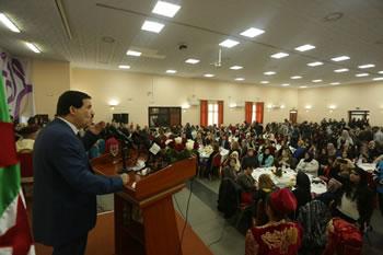 Opération de charme des partis