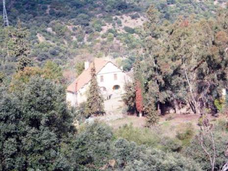 Des villas luxueuses à l'abandon à Imri