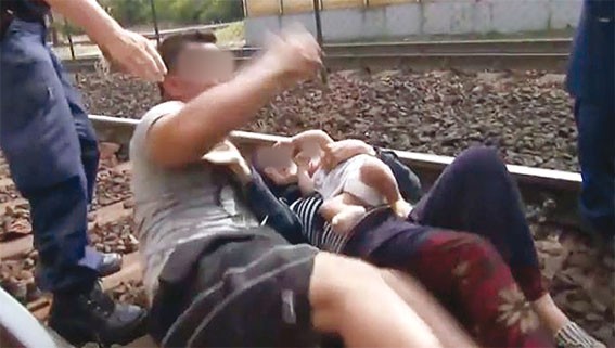 Une jeune femme s'est jetée sur la voie ferrée