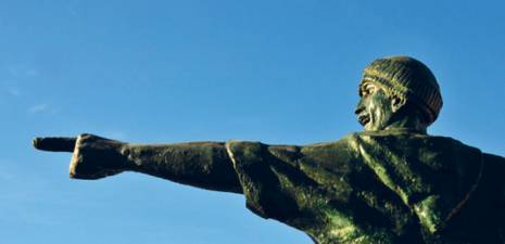 Vie et mort d'une statue