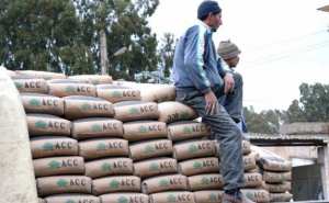 العمال يغلقون مصنع أسمنت الشلف