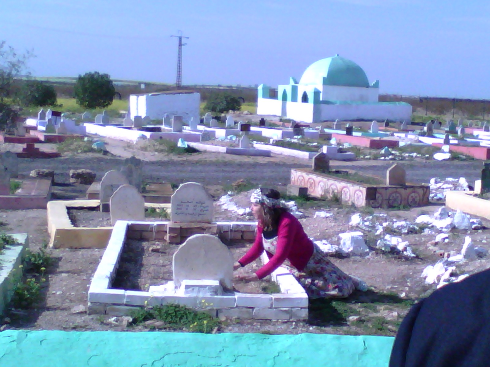 ياسمينة شويخ على هامش تصوير فيلمها الجديد آخر الزمان بمستغانم