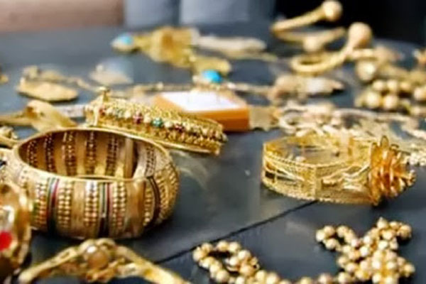 مراهقة و2 من شركائها يتورطون في سرقة مليار من المجوهرات بعنابة