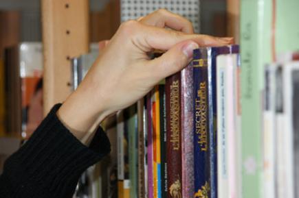 توزيع بطاقات الدخول المجاني للتلاميذ بمكتبات الأغواط