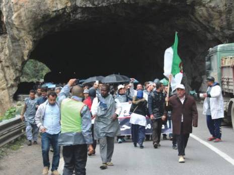 Les marcheurs menacent de grève de la faim et de démission collective