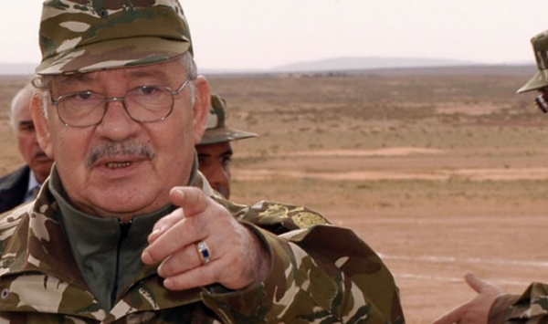 قايد صالح يهنيء عناصر الجيش الوطني الشعبي إثر العملية النوعية بالوادي