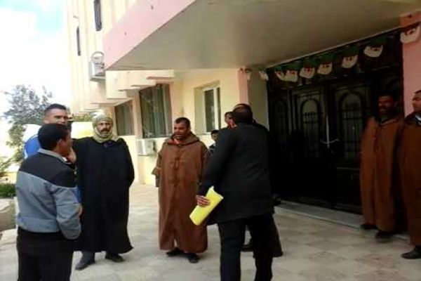 محتجون يحتجزون رئيس بلدية في تيارت 